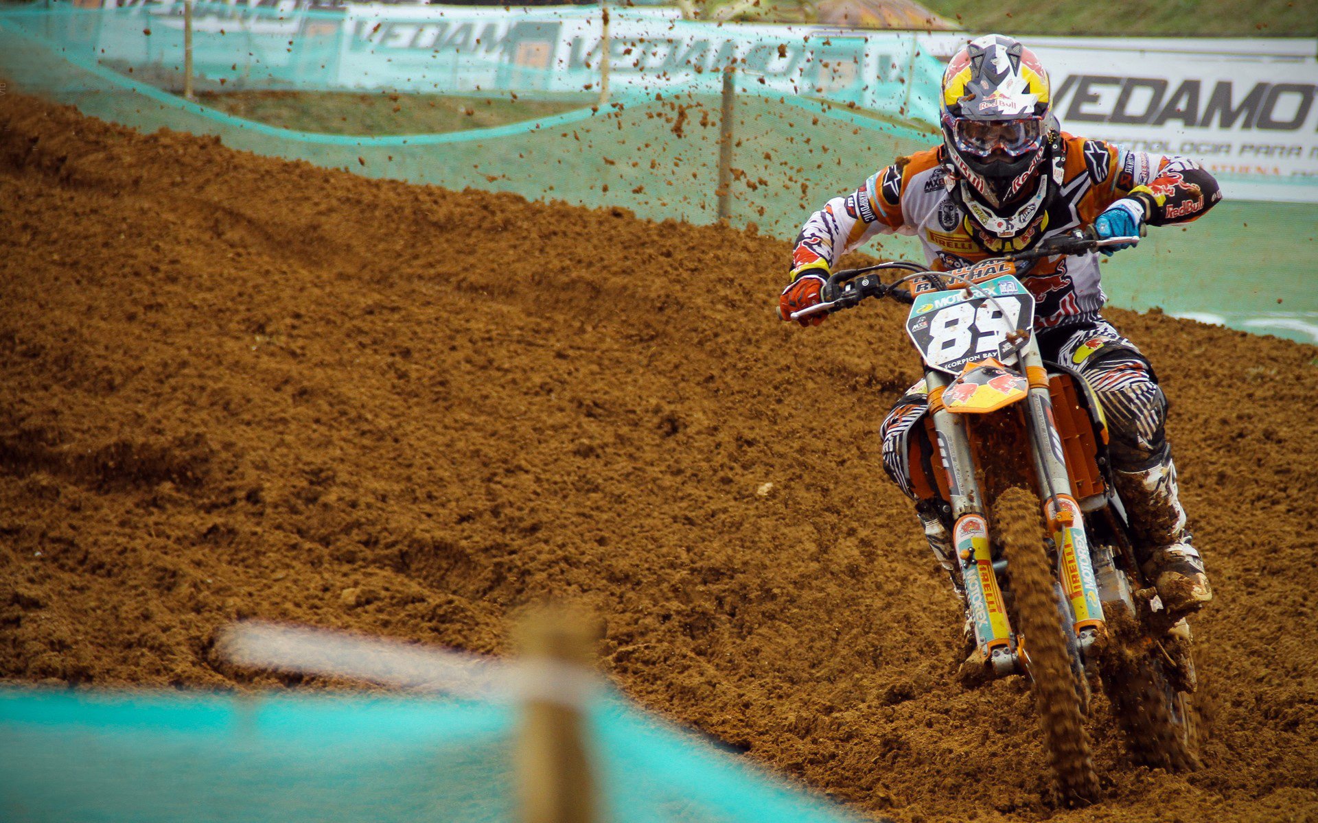 九游娱乐官方-冠军争夺：联赛末轮悬念持续，三队仍有夺冠希望，冠军联赛2021